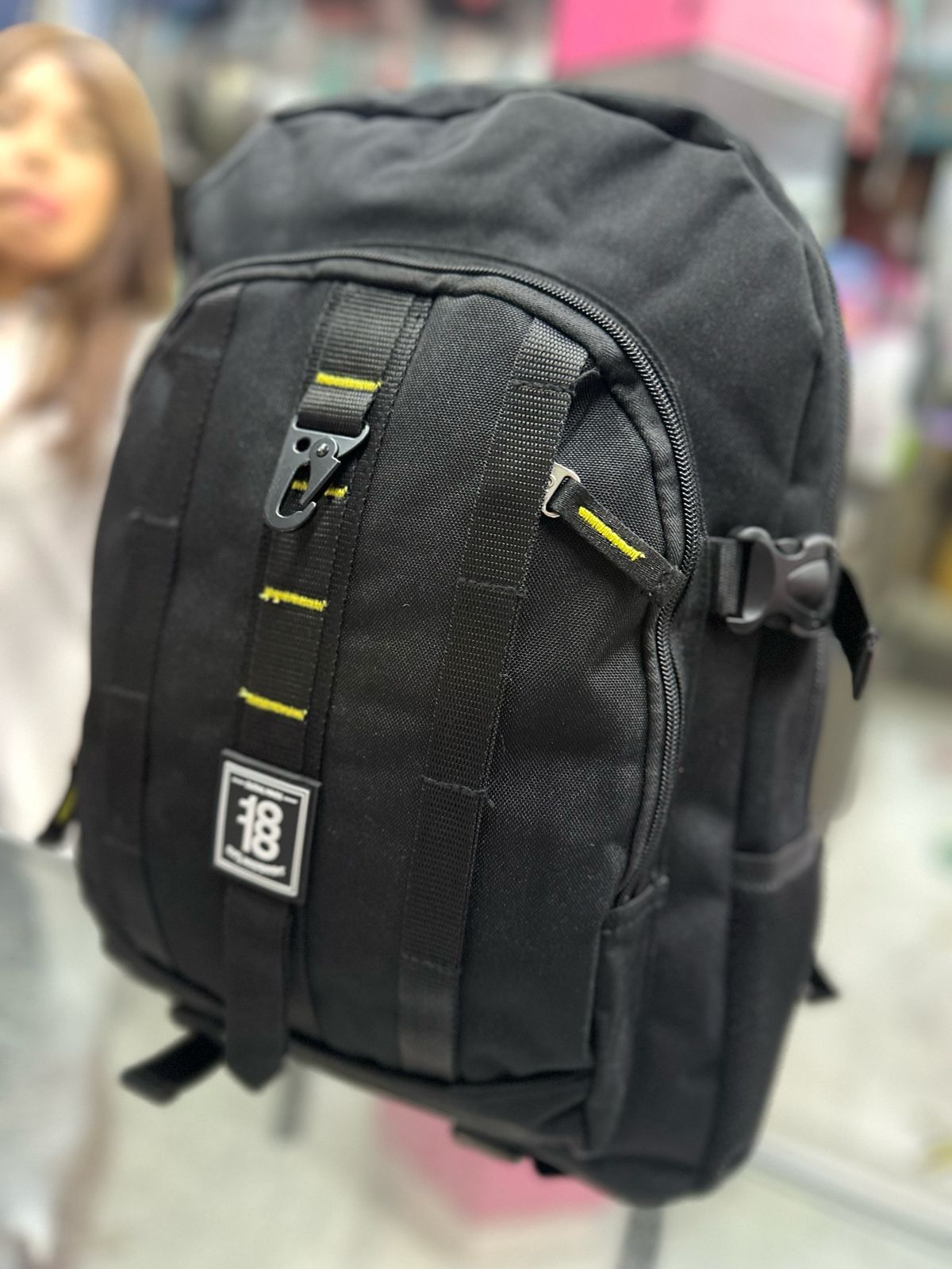 Mochila juvenil negra cintas verticales Chenson