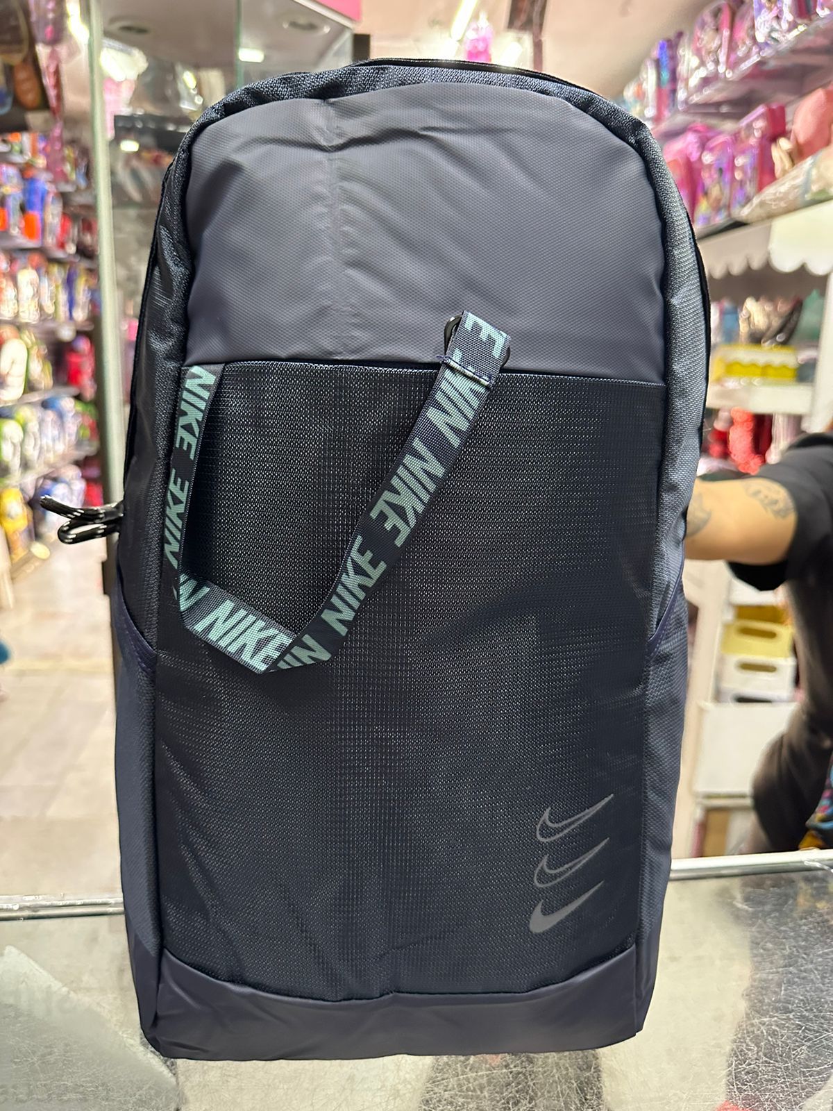 Mochila juvenil triple paloma Nike