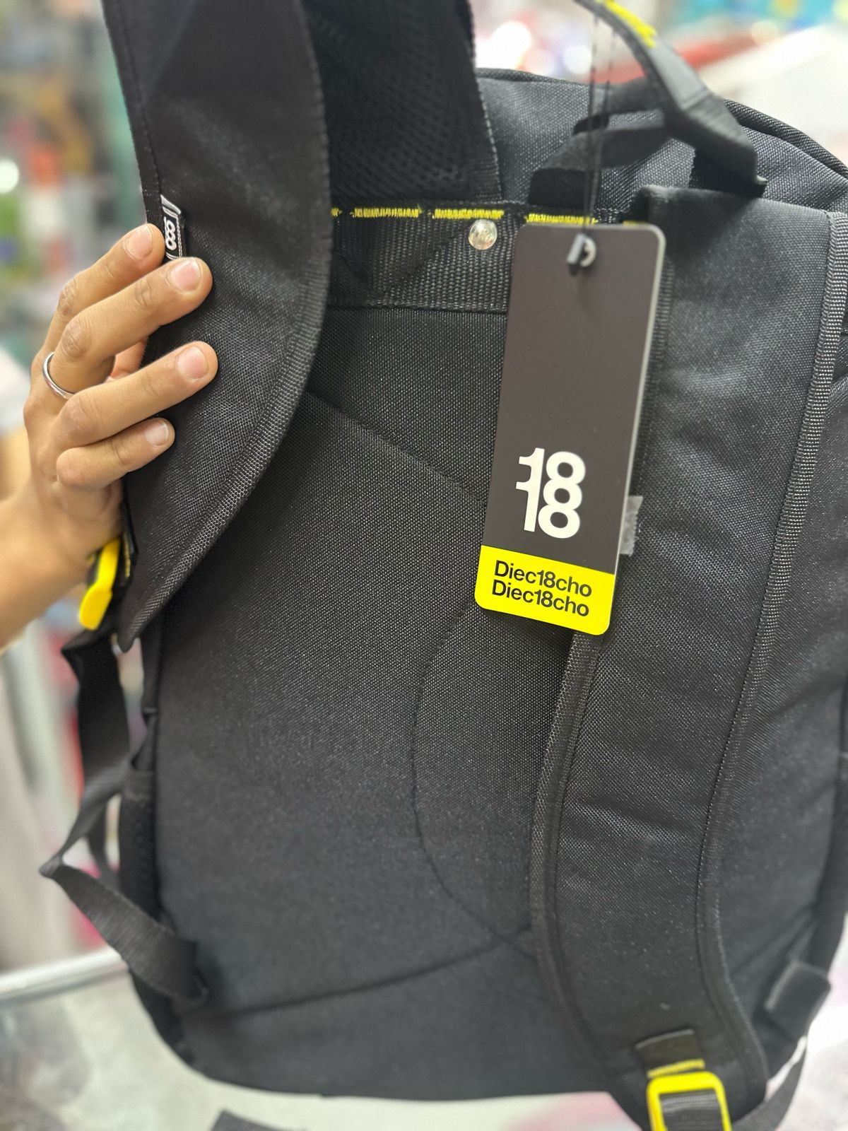 Mochila juvenil negra cintas verticales Chenson