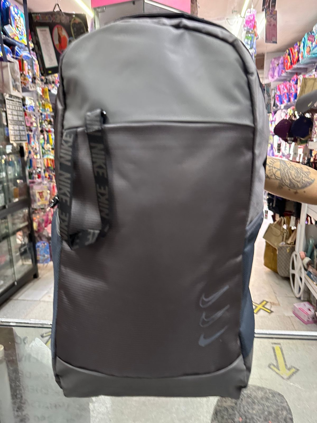Mochila juvenil triple paloma Nike