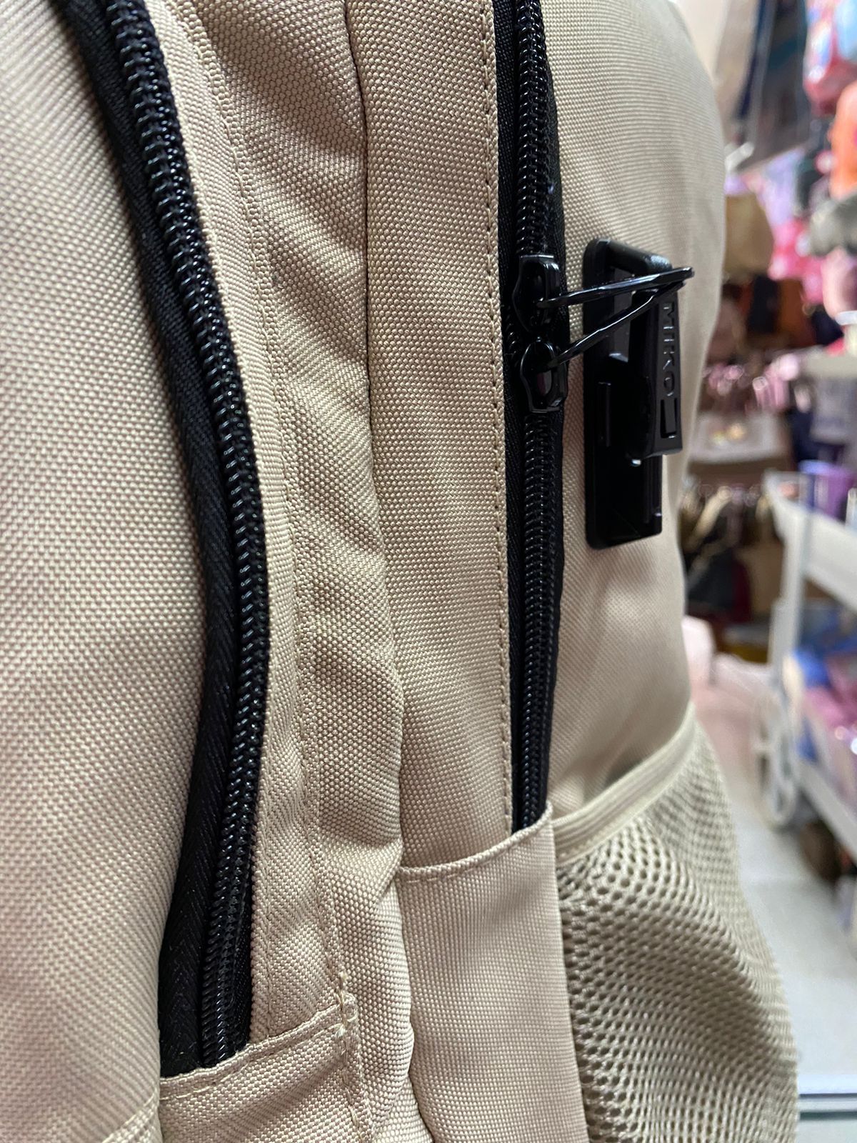 MOCHILA MIKO LETRAS TORNASOL