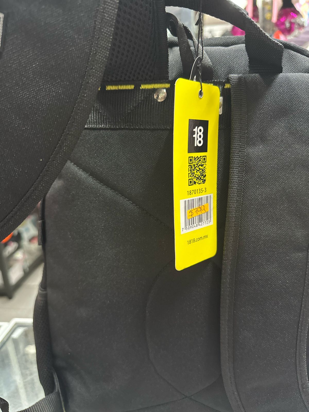Mochila juvenil negra broches cruzados Chenson